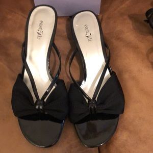 Cute dress, black sandals with square chunky heel